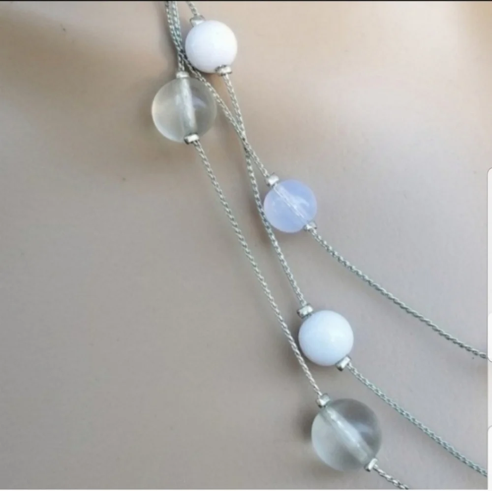NEW YORK & COMPANY LAYERED SILVERTONE CHAIN & TRANSLUCENT BEAD NECKLACE